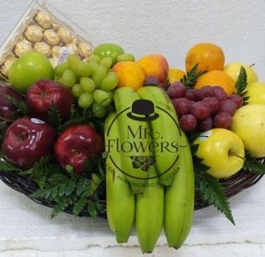 Canasta con Frutas y Chocolates