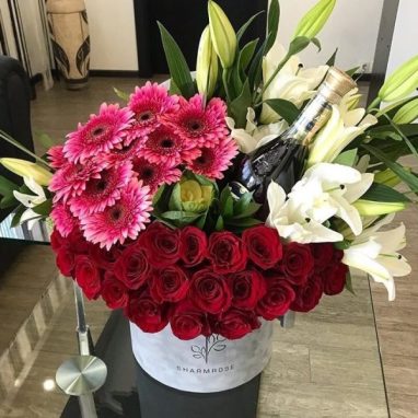 Caja con Rosas, Lilis y Gerberas