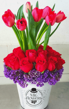Envíos Florales a Domicilio - Inicio 11 Arreglo Floral con 10 Tulipanes y 24 Rosas