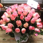 75 Rosas Rosa en Arreglo Floral